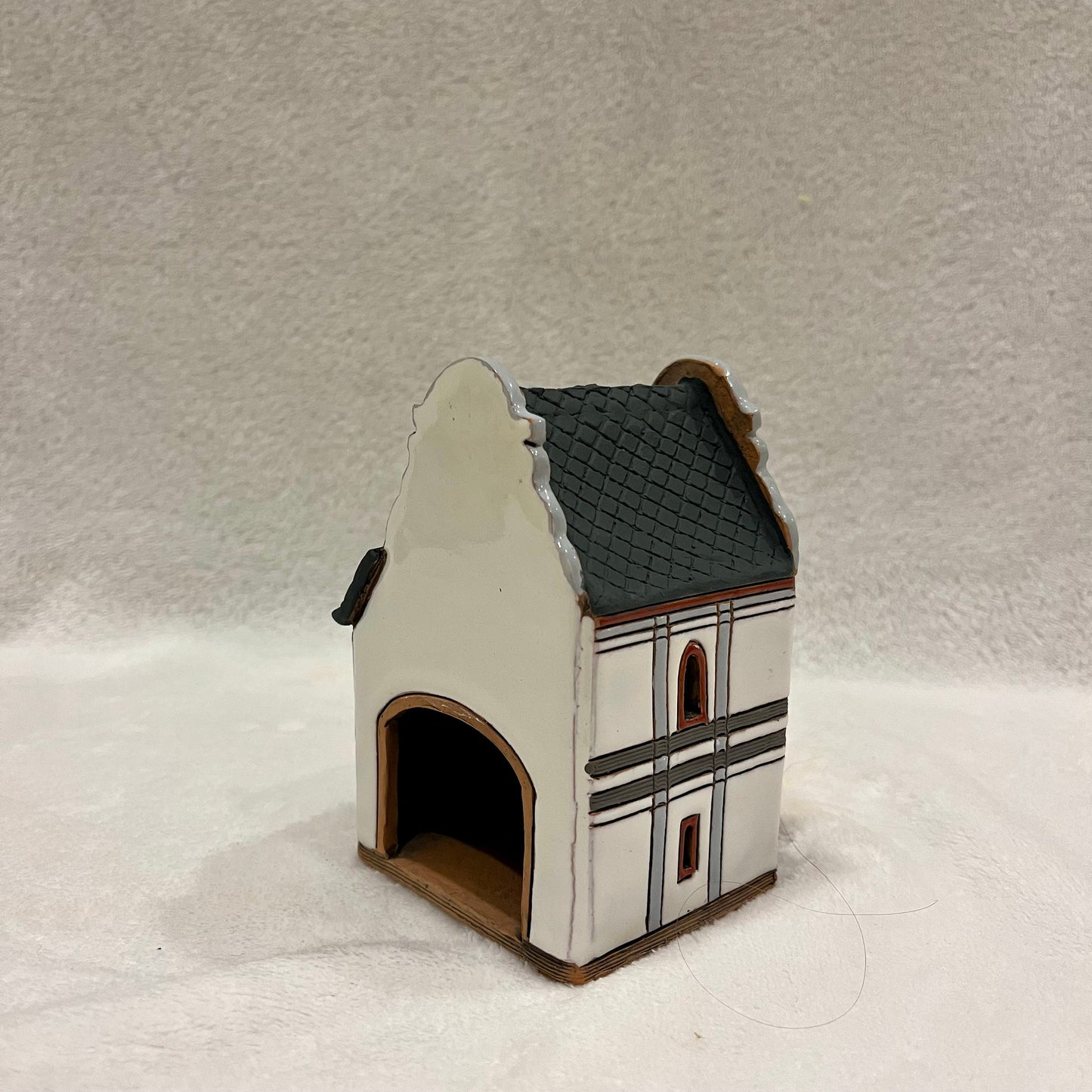 Christmas Ceramic House Art Tealight Candle Holder Room Decoration Handcrafted Collectible Miniature House (G226)