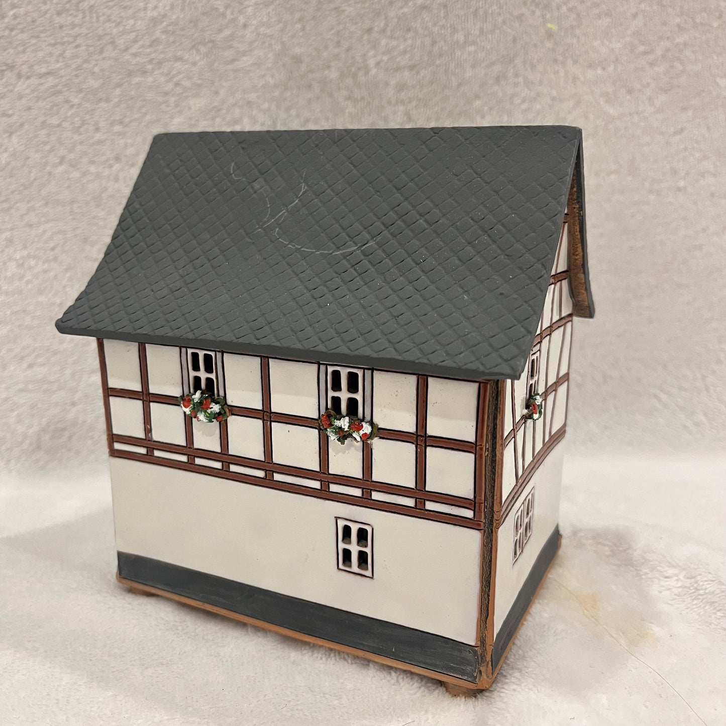 Christmas Ceramic House Art Tealight Candle Holder Room Decoration Handcrafted Collectible Miniature House (G120)