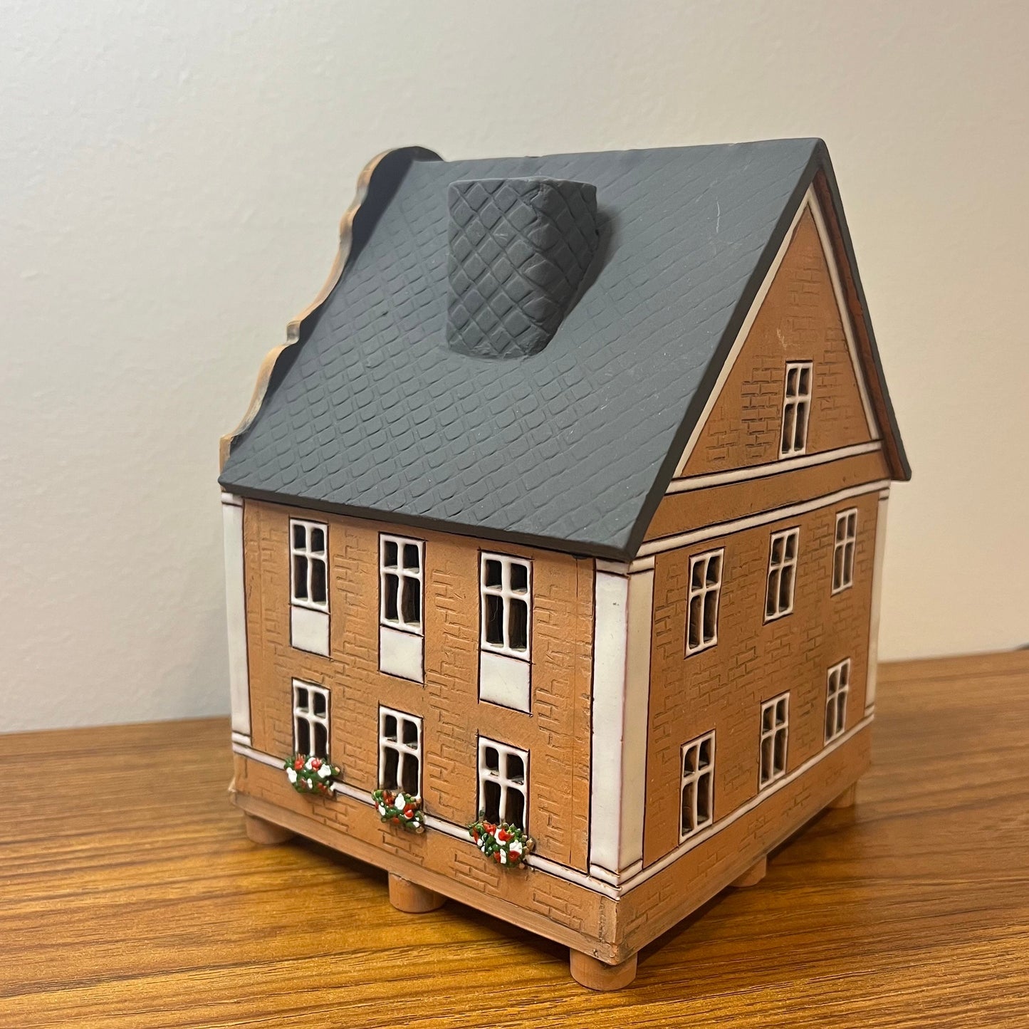 Christmas Ceramic House Art Tealight Candle Holder Room Decoration Handcrafted Collectible Miniature House (BG172)