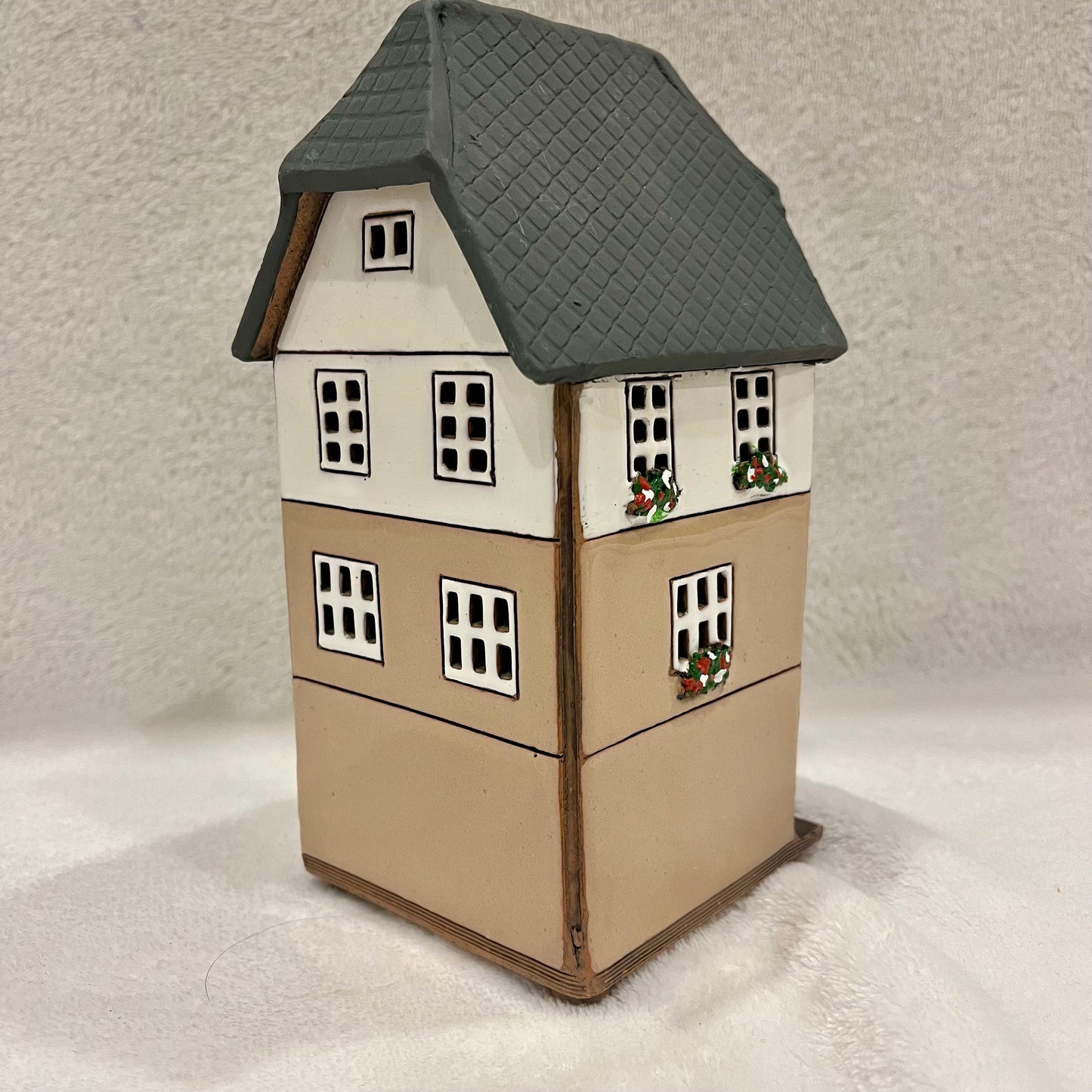 Christmas Ceramic House Art Tealight Candle Holder Room Decoration Handcrafted Collectible Miniature House (G187)