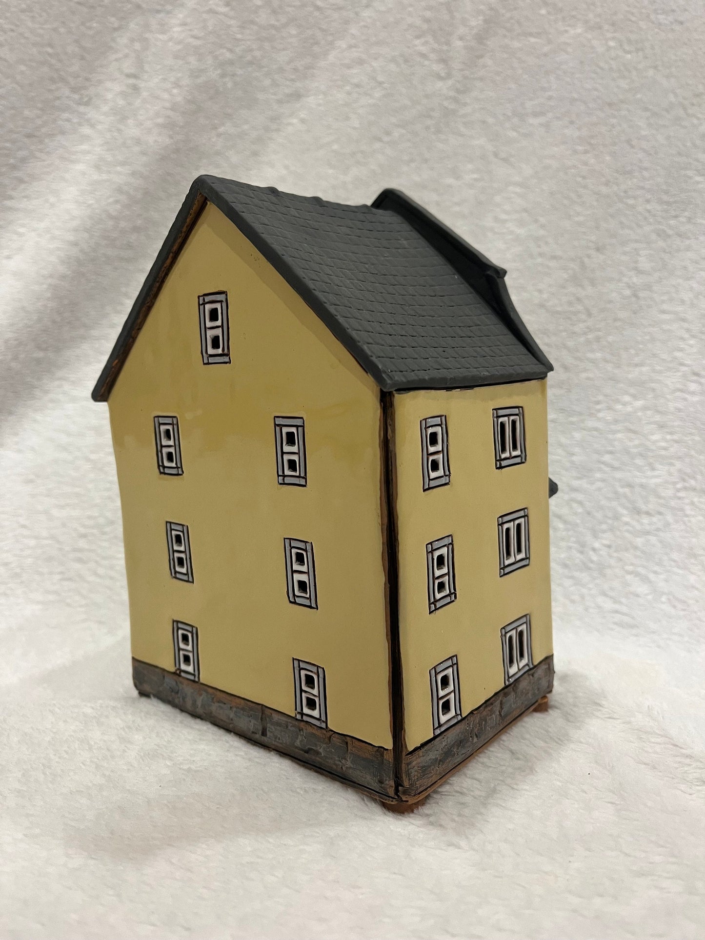 Christmas Ceramic House Art Tealight Candle Holder Room Decoration Handcrafted Collectible Miniature House G125