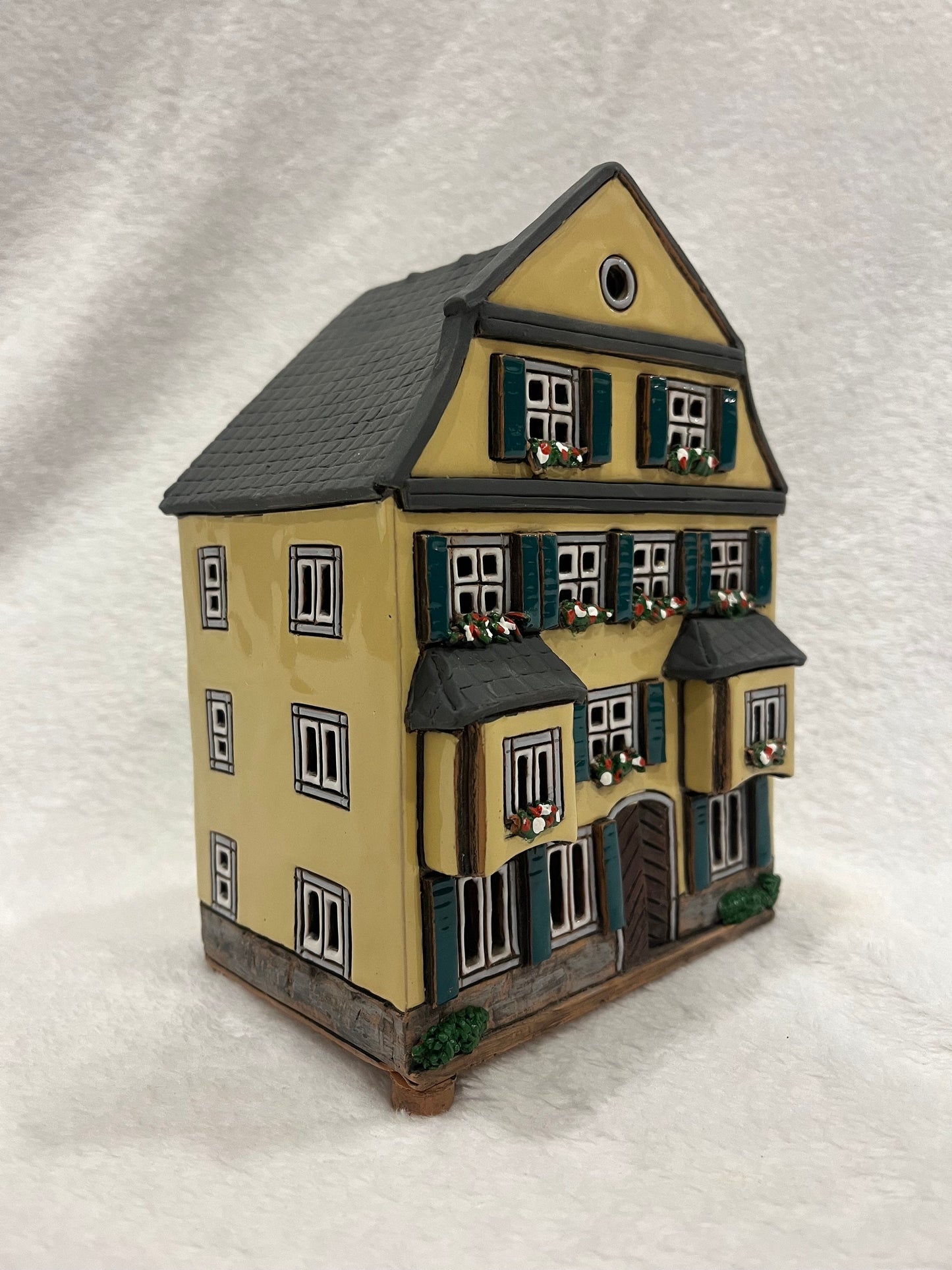 Christmas Ceramic House Art Tealight Candle Holder Room Decoration Handcrafted Collectible Miniature House G125