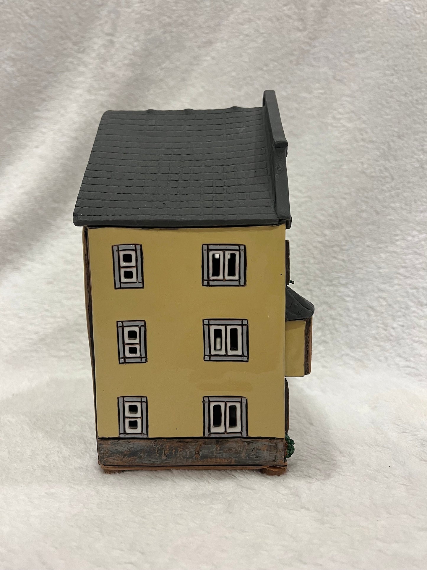Christmas Ceramic House Art Tealight Candle Holder Room Decoration Handcrafted Collectible Miniature House G125