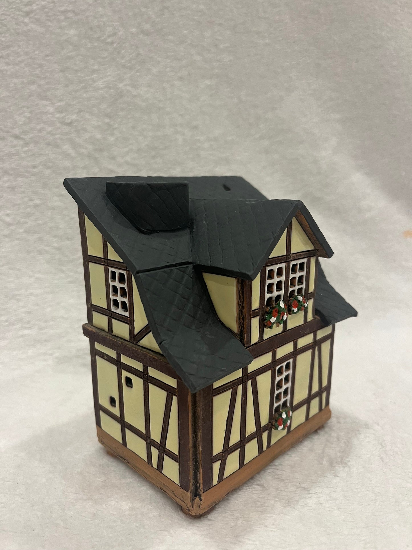 Christmas Ceramic House Art Tealight Candle Holder Room Decoration Handcrafted Collectible Miniature House (G176)