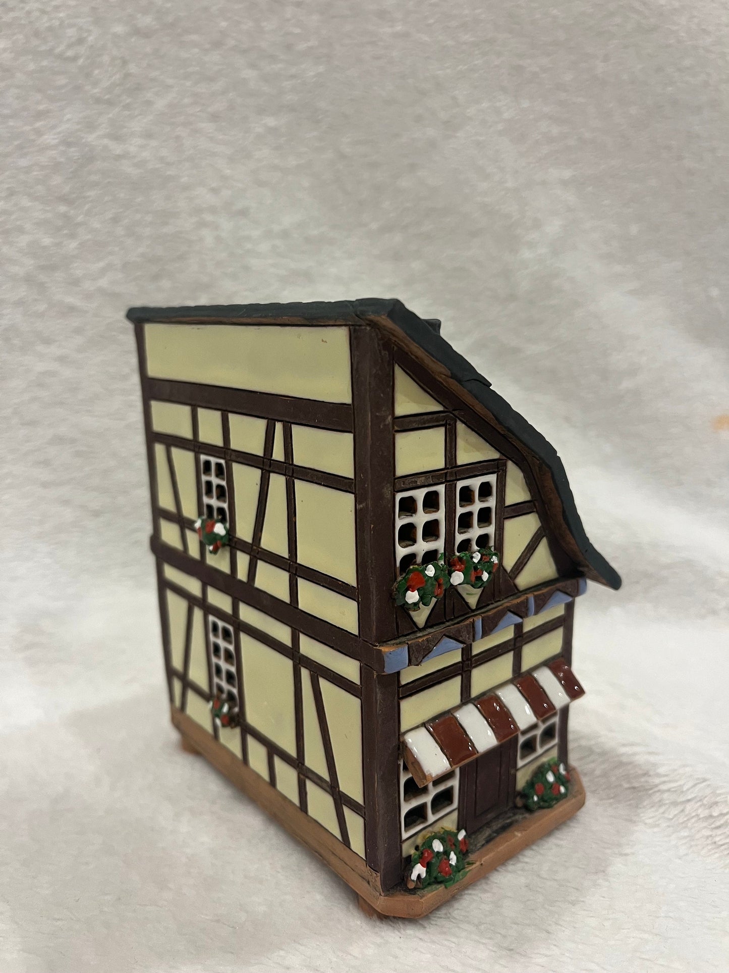 Christmas Ceramic House Art Tealight Candle Holder Room Decoration Handcrafted Collectible Miniature House (G175)