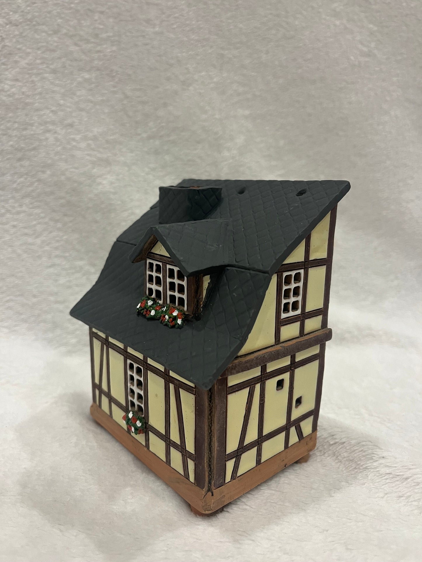 Christmas Ceramic House Art Tealight Candle Holder Room Decoration Handcrafted Collectible Miniature House (G175)