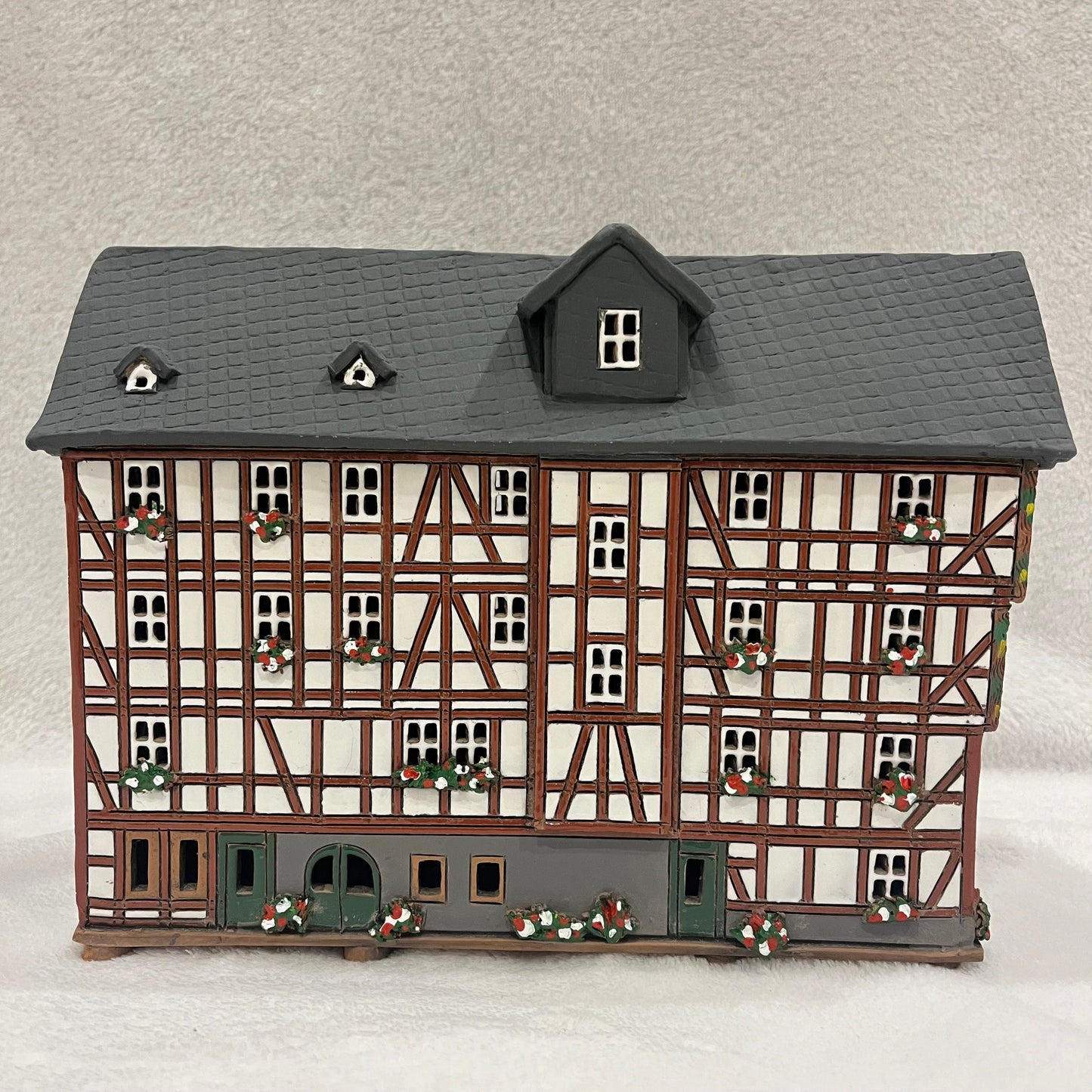 Christmas Ceramic House Art Tealight Candle Holder Room Decoration Handcrafted Collectible Miniature House (G164)