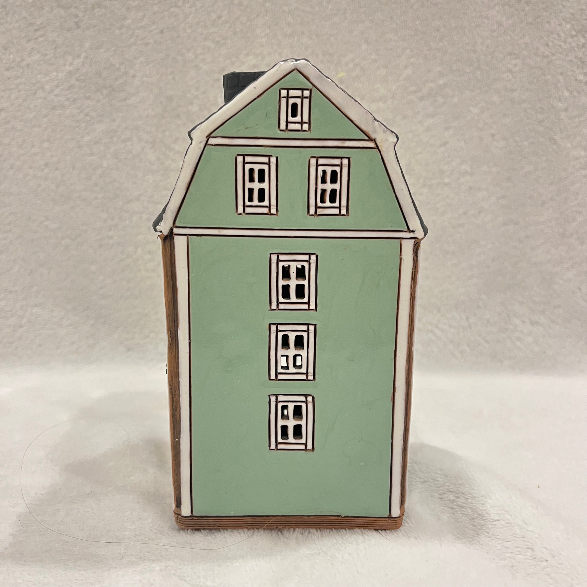 Christmas Ceramic House Art Tealight Candle Holder Room Decoration Handcrafted Collectible Miniature House (G131)