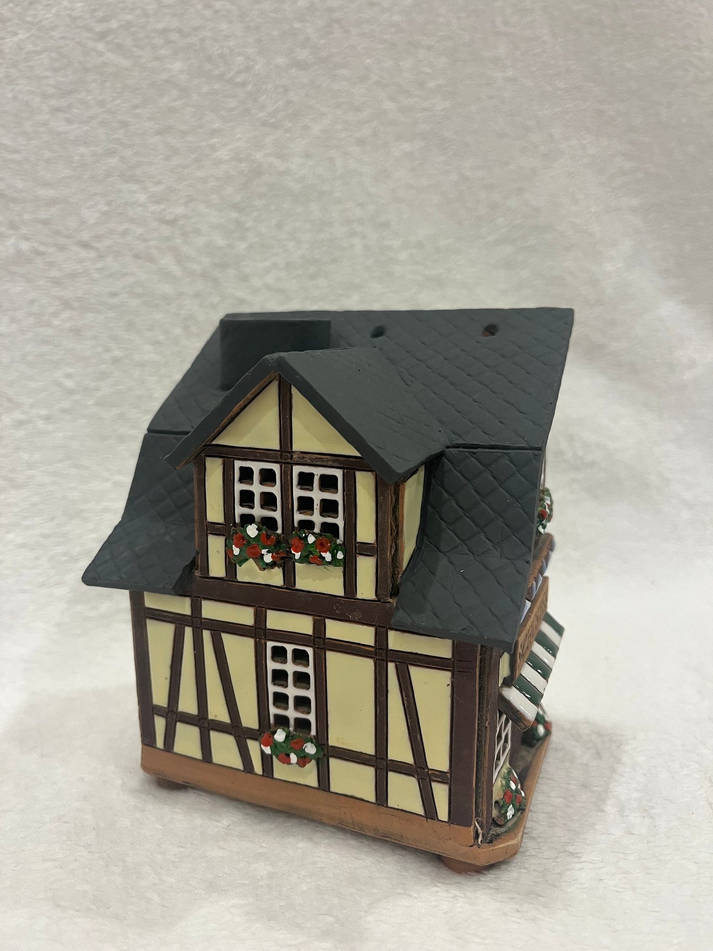 Christmas Ceramic House Art Tealight Candle Holder Room Decoration Handcrafted Collectible Miniature House (G176)