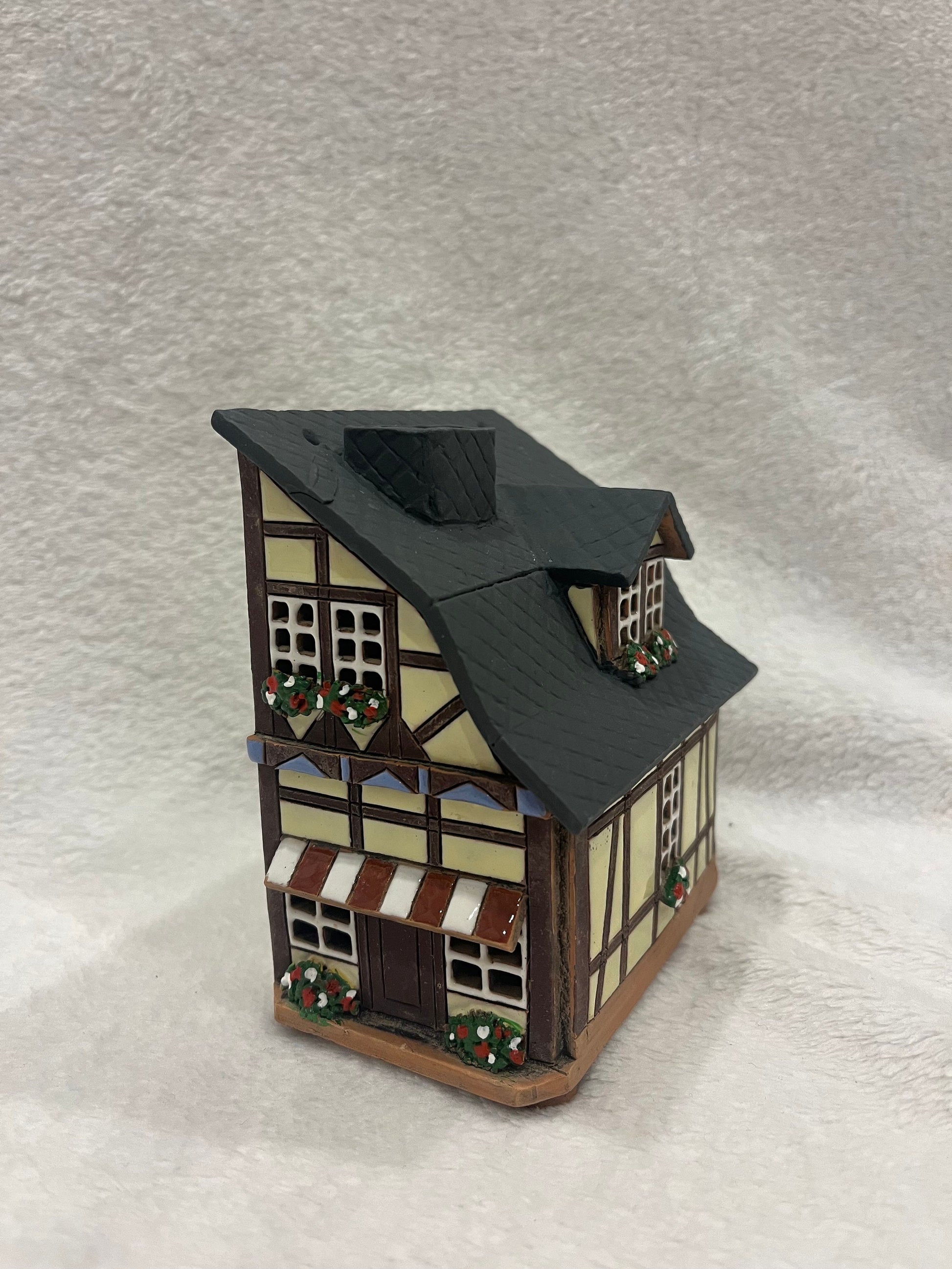 Christmas Ceramic House Art Tealight Candle Holder Room Decoration Handcrafted Collectible Miniature House (G175)