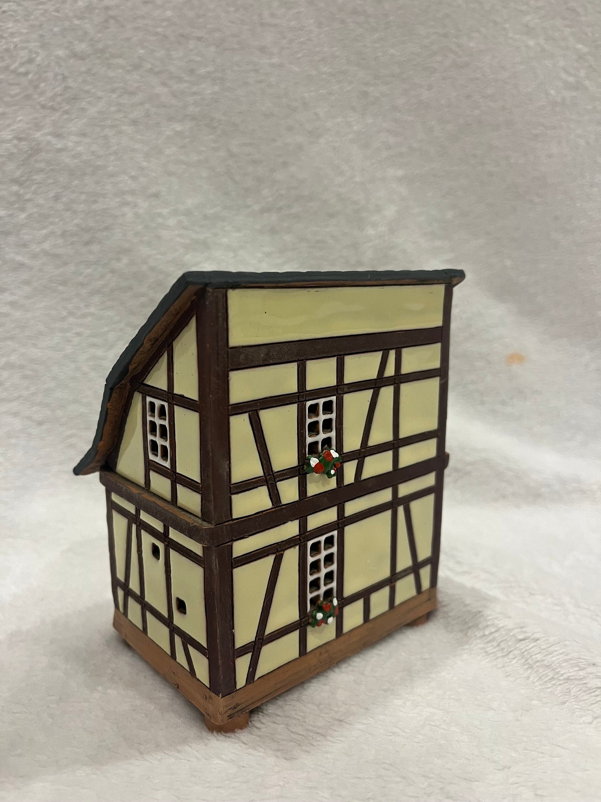 Christmas Ceramic House Art Tealight Candle Holder Room Decoration Handcrafted Collectible Miniature House (G175)