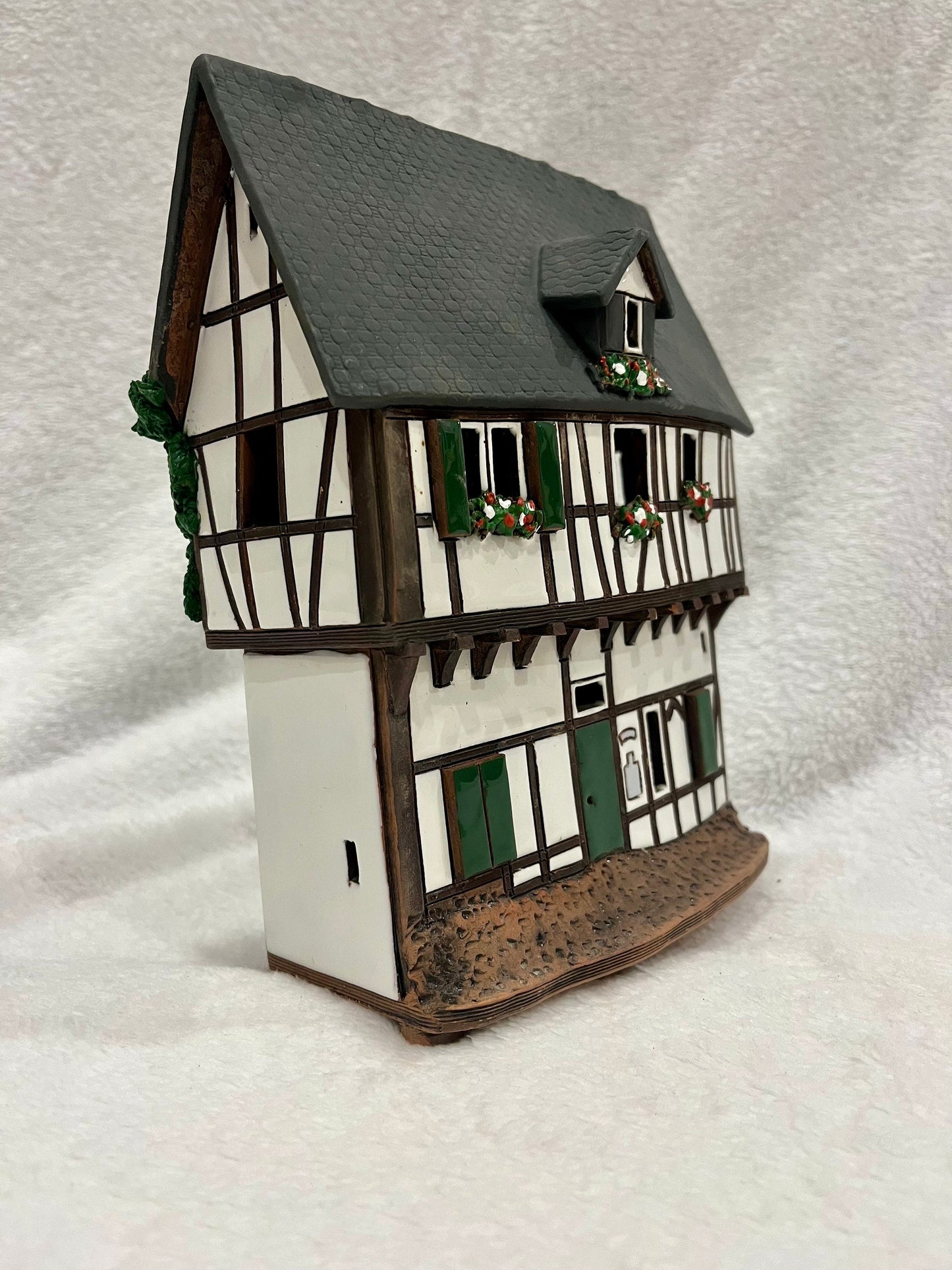 Christmas Ceramic House Art Tealight Candle Holder Room Decoration Handcrafted Collectible Miniature House G216