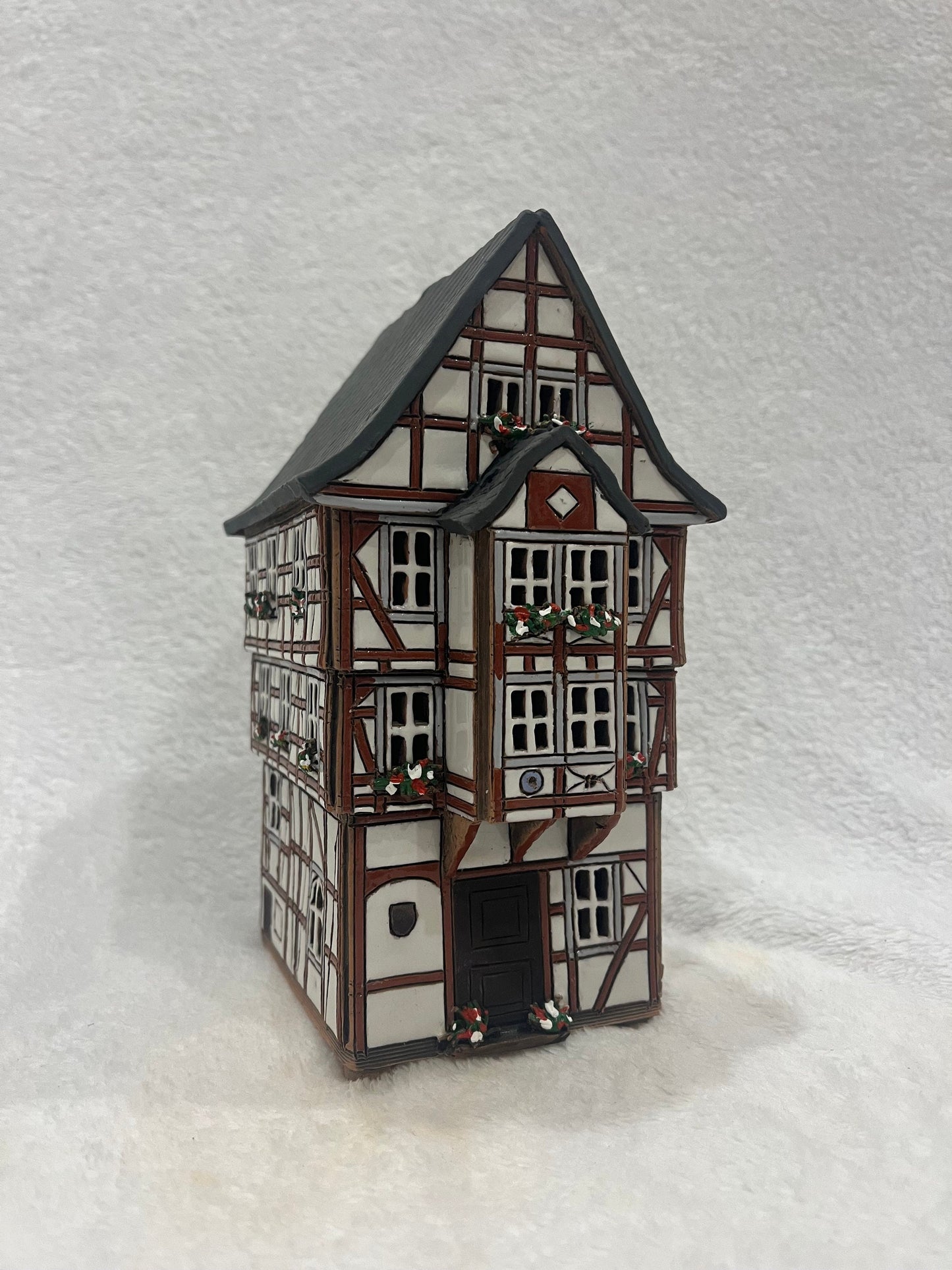 Christmas Ceramic House Art Tealight Candle Holder Room Decoration Handcrafted Collectible Miniature House G220