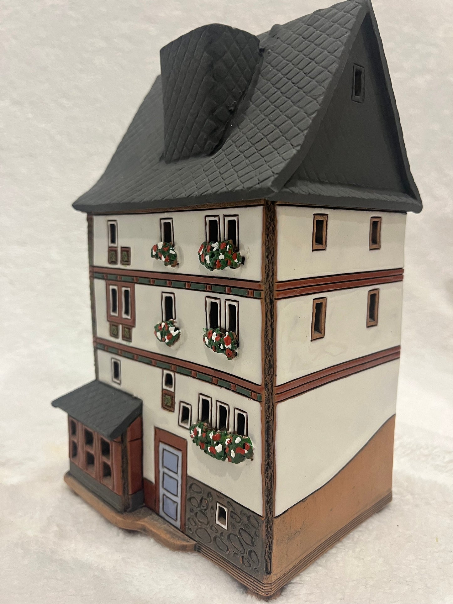 Christmas Ceramic House Art Tealight Candle Holder Room Decoration Handcrafted Collectible Miniature House G221